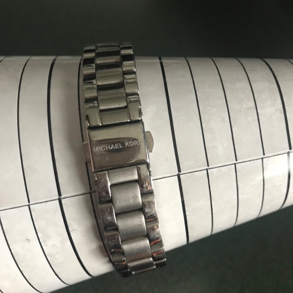 Michael Kors Sofie Analog Display Quartz Silver-tone Women’s Watch MK6575 - Picture 9 of 16